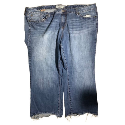 Torrid Denim Capri Jeans Blue Women's Size 24 — Distressed, Casual, Stretch