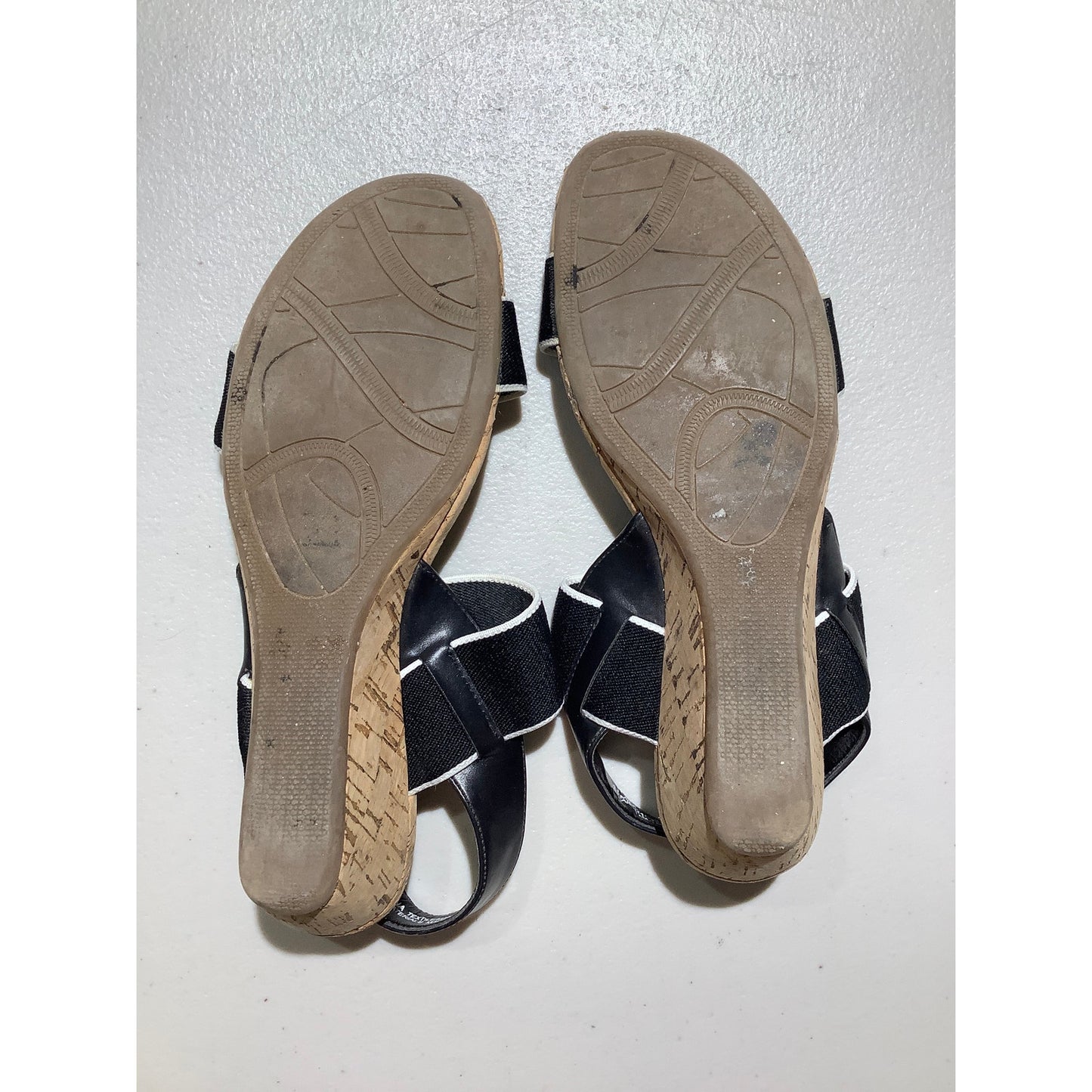 Coach and Four Wedge Sandals Women Size 6.5 — Classic, Minimalist, Summer