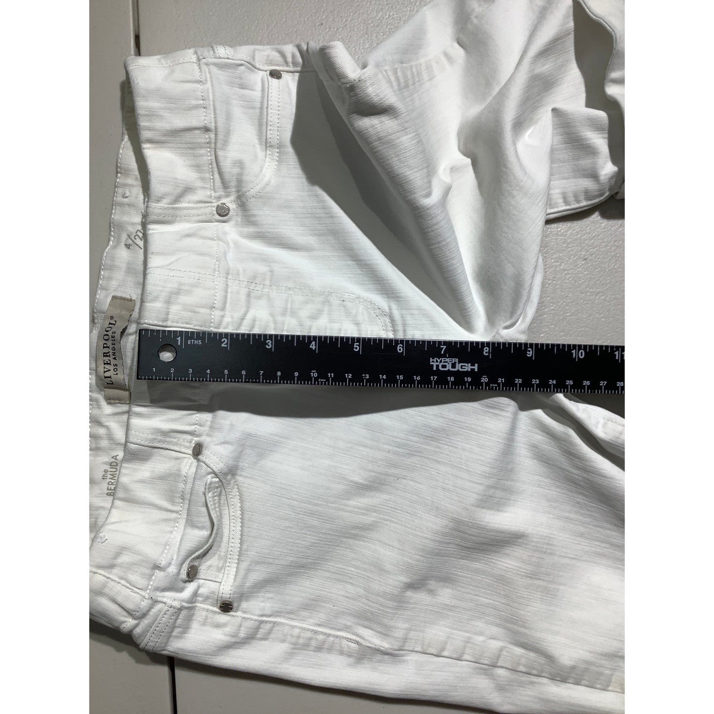 Liverpool White Bermuda Denim Shorts Women’s Size 4/27 — Casual, Summer, Stretch