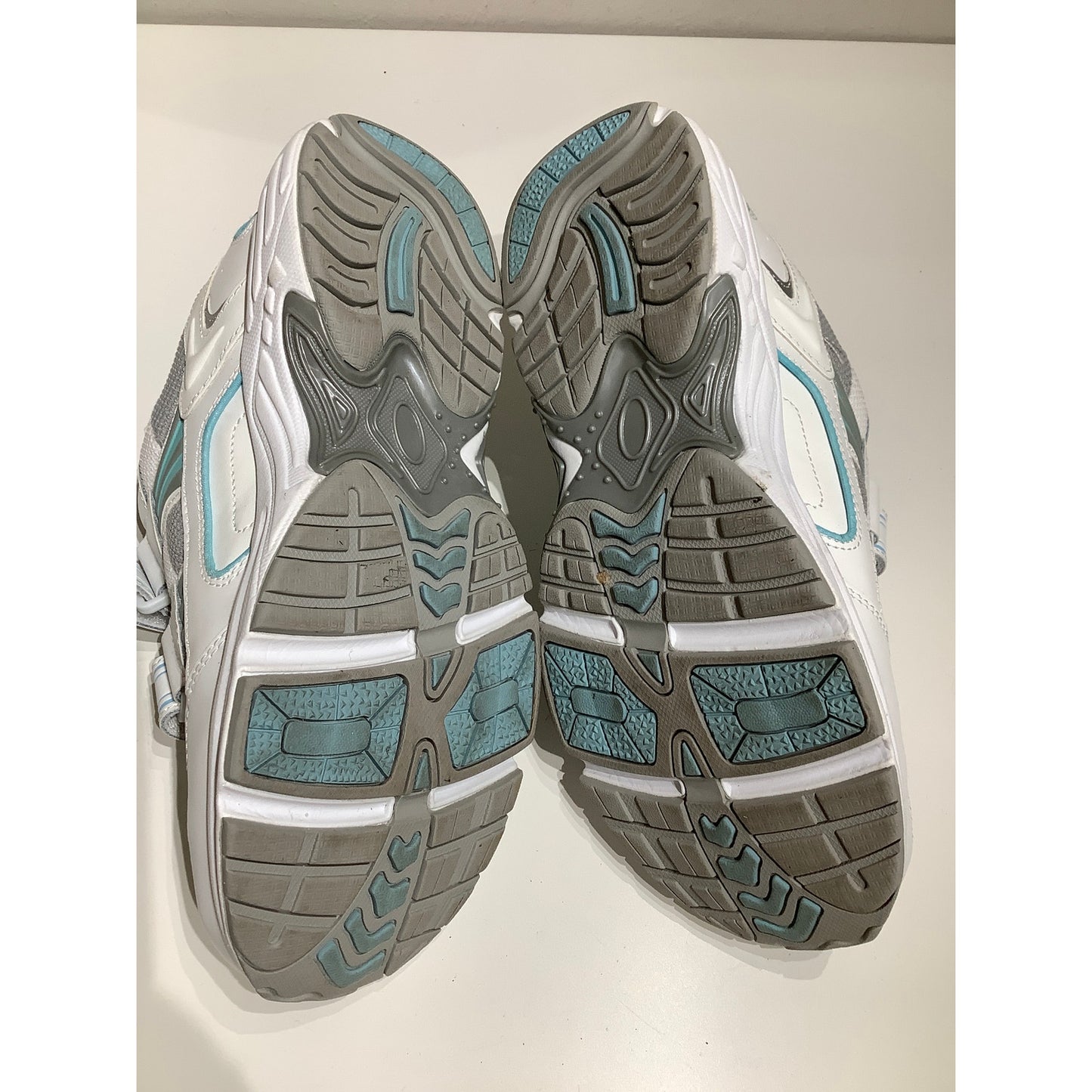 Vionic White & Light Blue Strap Sneakers Size 8 - Orthopedic, Comfort, Everyday