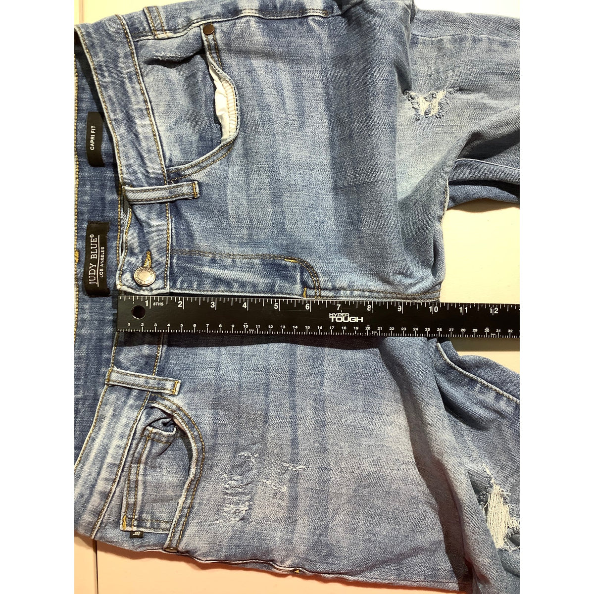 Judy Blue Women's 32 Light Wash Distressed Capri Jeans Stretch Denim