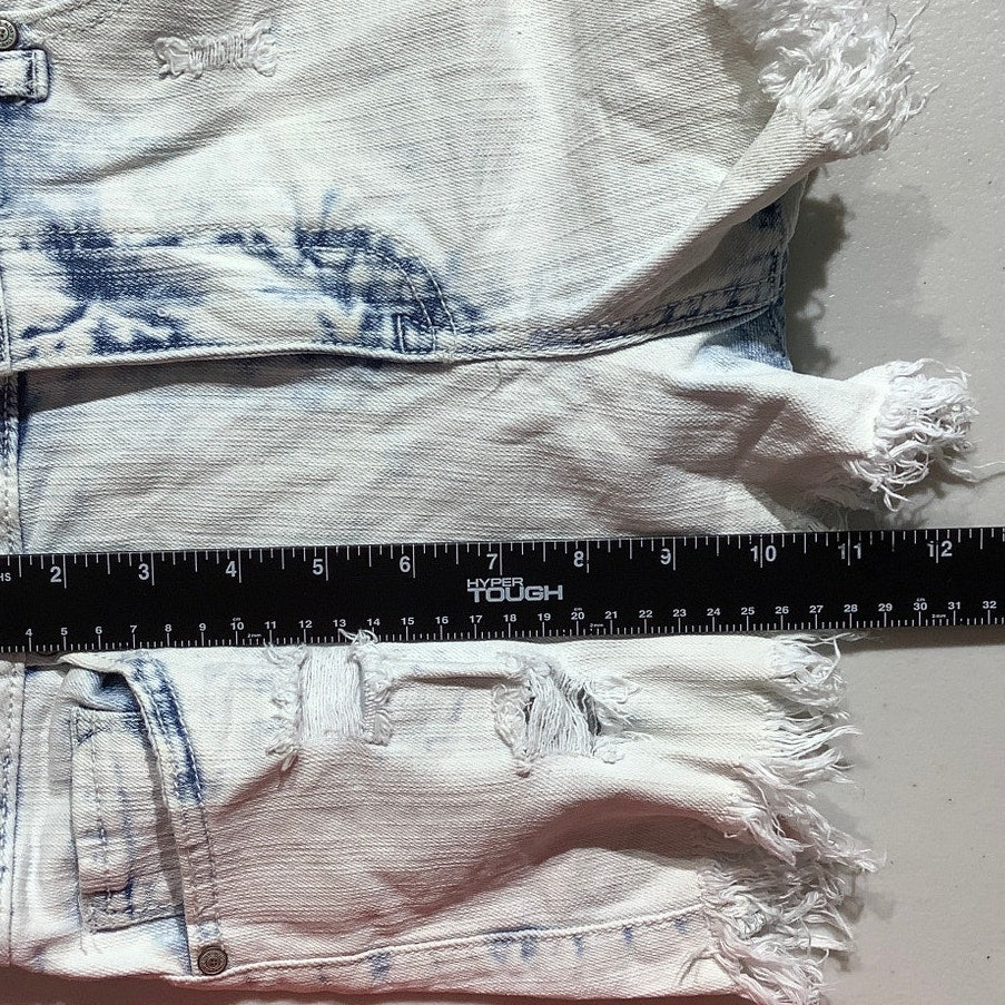 Altar’d State Denim Shorts Women’s Size 28 – Cloud Wash, Distressed, Fringe