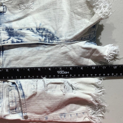 Altar’d State Denim Shorts Women’s Size 28 – Cloud Wash, Distressed, Fringe