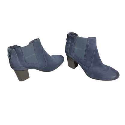 Clarks Blue Suede Ankle Boots Women’s Size 8.5M – Chic, Comfortable, Versatile