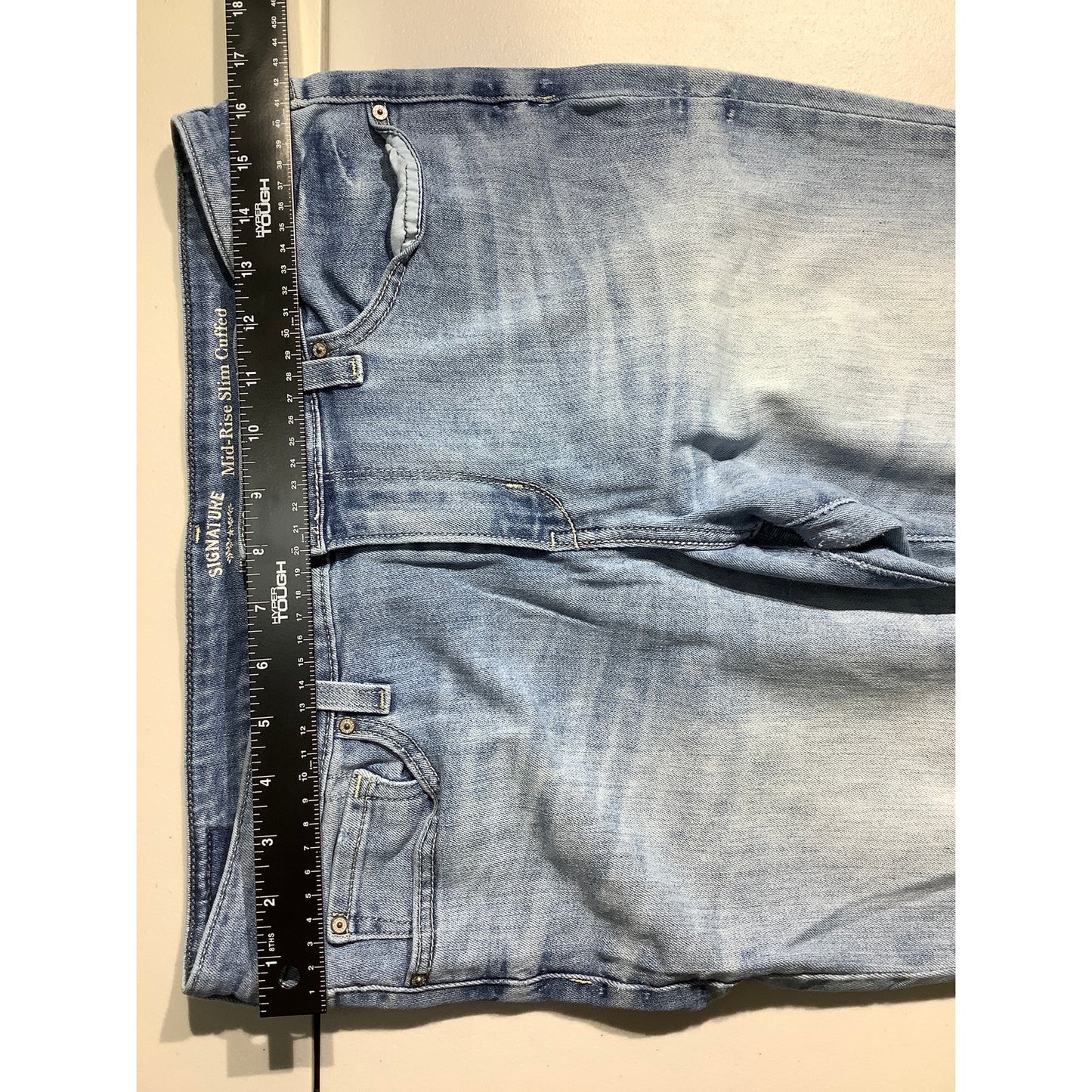 Levi’s Signature Mid-Rise Slim Jeans Women’s 12 (31W) – Light Wash, Slim, Cuffed