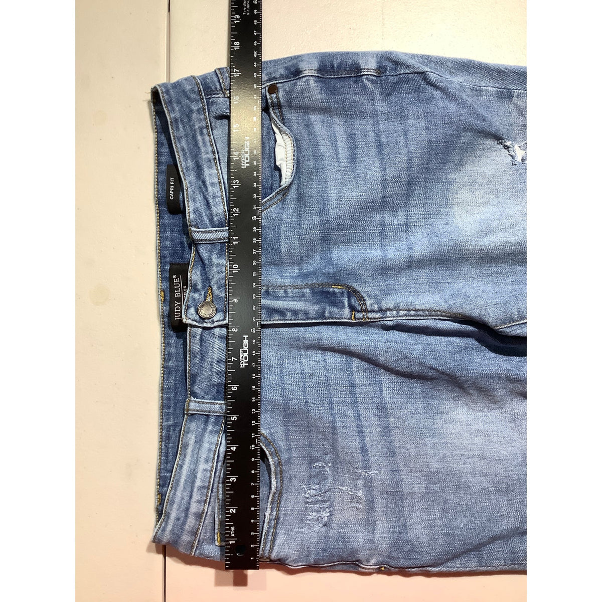 Judy Blue Women's 32 Light Wash Distressed Capri Jeans Stretch Denim