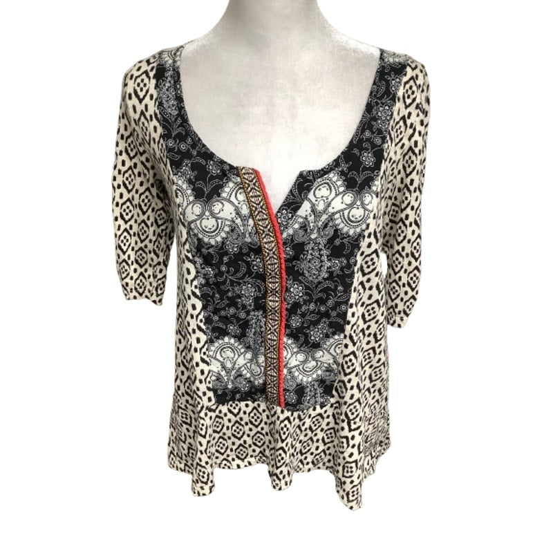 Akemi + Kim Anthropologie Black & White Short Sleeve Top S Boho, Aztec, Paisley