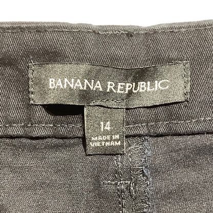 Banana Republic Flat Front Shorts Women’s Size 14W — Classic, Casual, Versatile