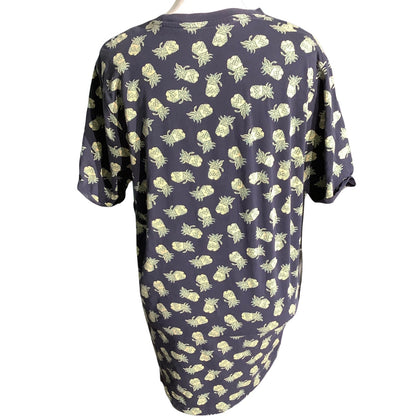 Free Planet Pineapple Graphic T-Shirt Men Medium — Tropical, Casual, Streetwear