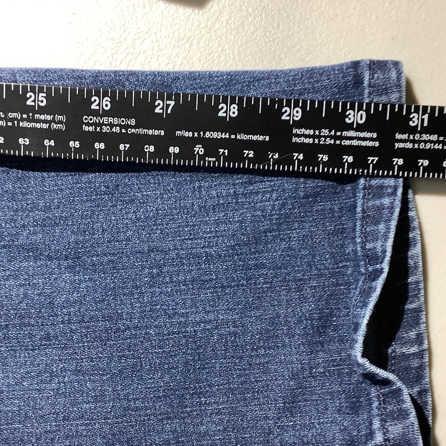 Levi’s Classic Straight Leg Jeans Women’s Size 14 / 32 — Curve, Denim, Casual