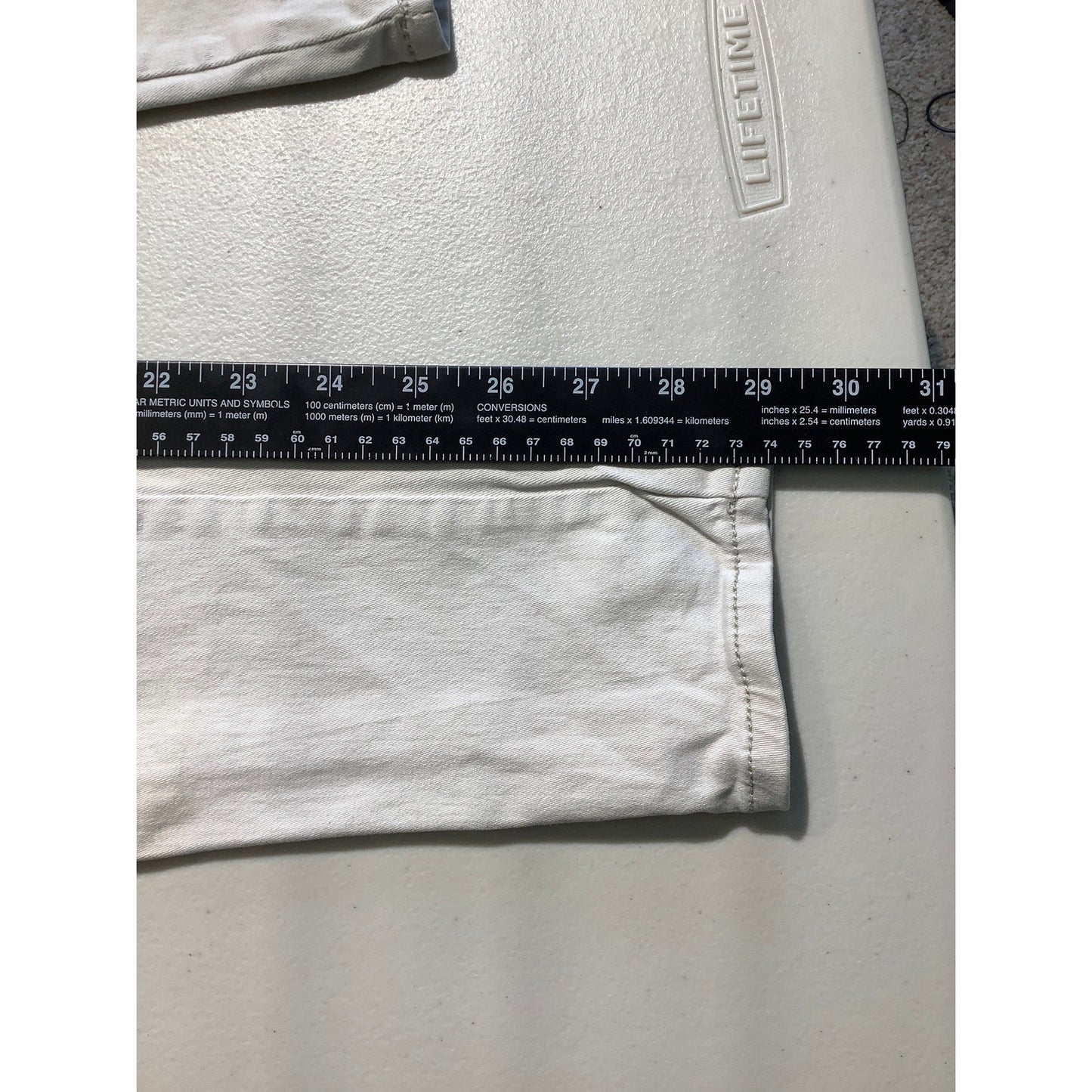 Hollister Off White Jeans Women’s 26W 31L - Coastal, Chic, Casual