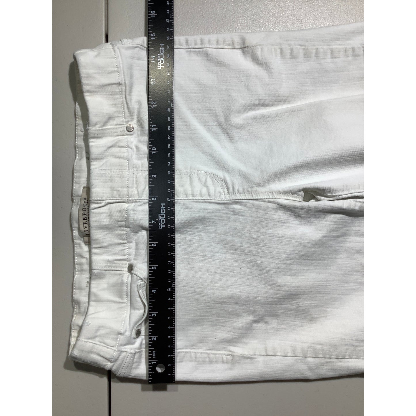 Liverpool White Bermuda Denim Shorts Women’s Size 4/27 — Casual, Summer, Stretch