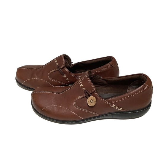 Clarks Collection Brown Clog Loafer Size 8.5 - Classic, Comfortable, Everyday