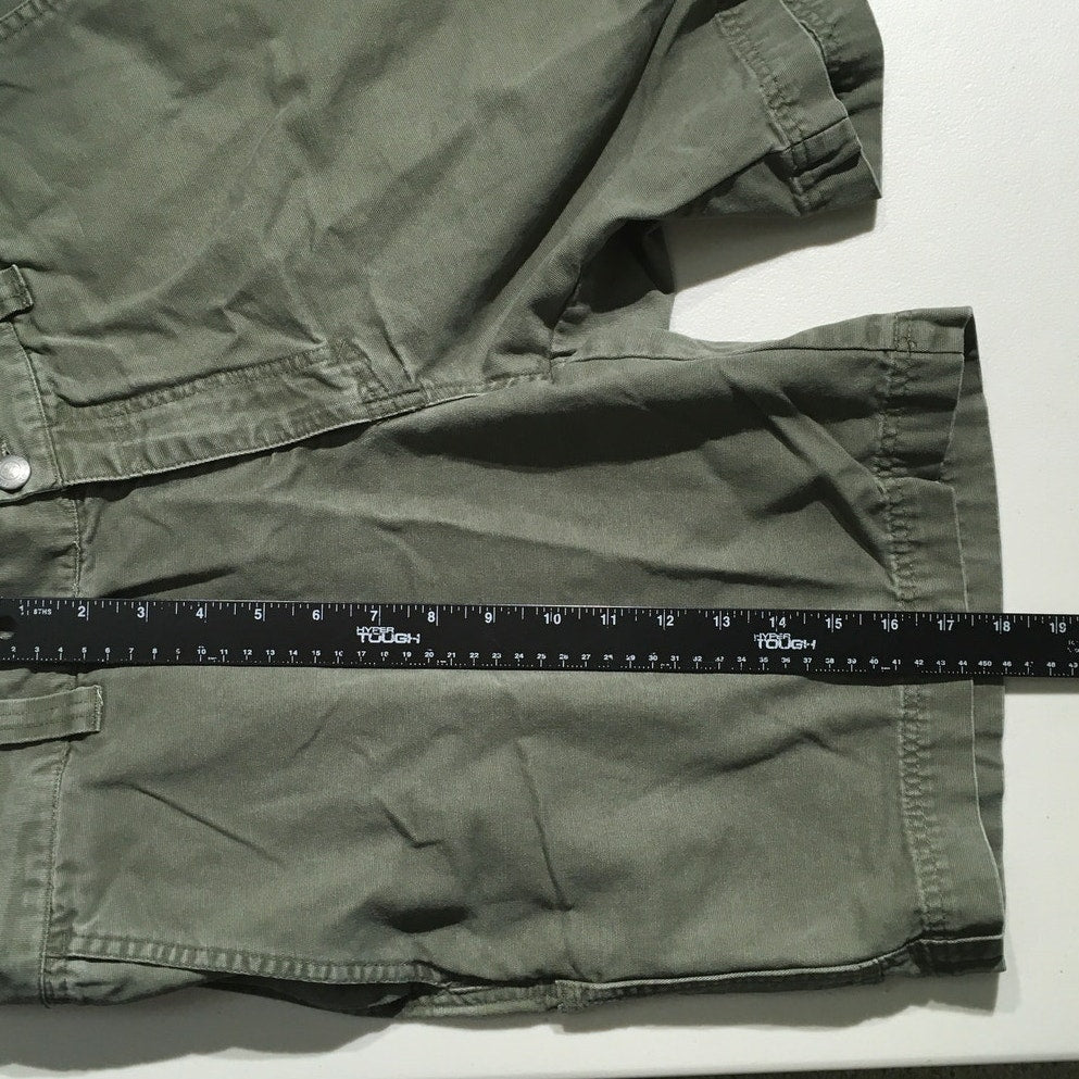 Columbia Olive Green Shorts Size 34W - Outdoor, Casual, Minimalist