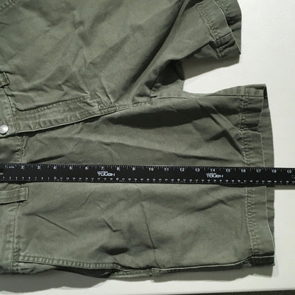 Columbia Olive Green Shorts Size 34W - Outdoor, Casual, Minimalist