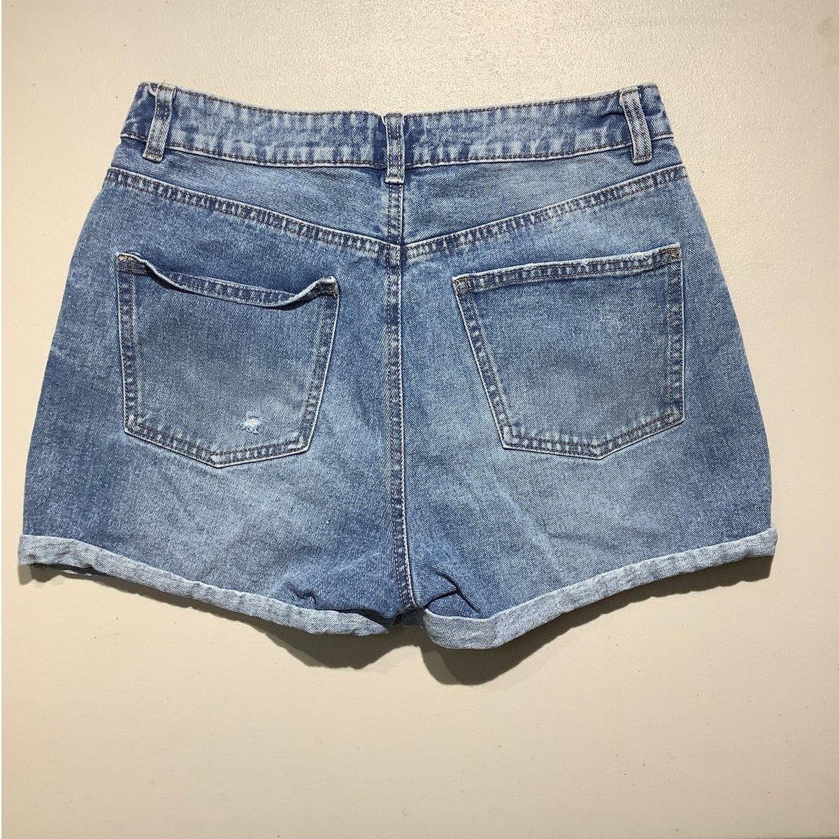 Refuge Denim Women's 5 Light Wash High Rise Distressed Frayed Cuff Shorts