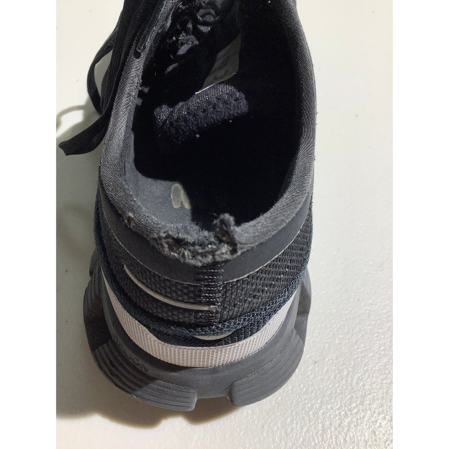 On Cloud Men’s Running Shoes Size 11.5 — Black, Cloud X, Athletic