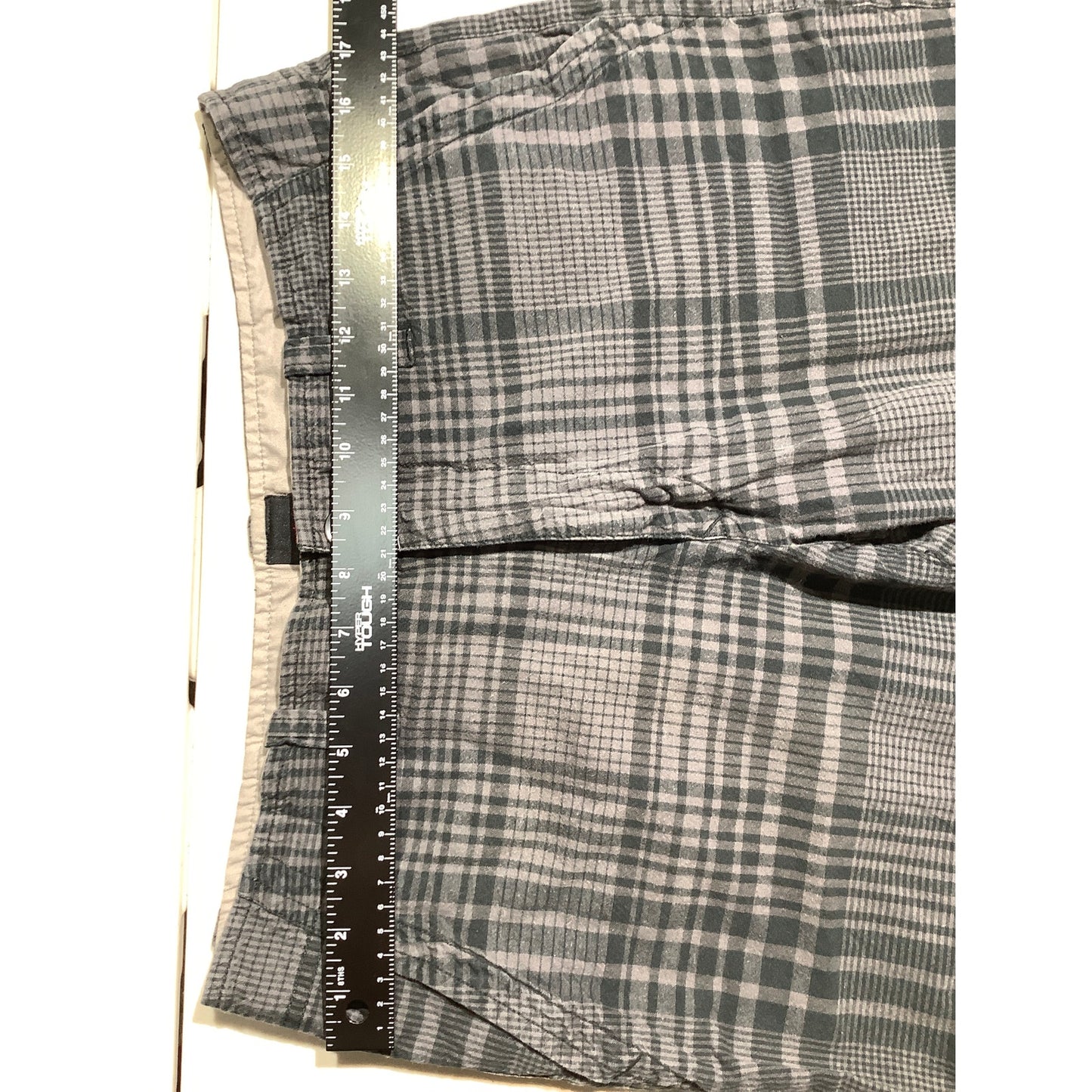 J. Ferrar Plaid Casual Flat Front Shorts Men’s Size 32W — Modern, Cotton, Casual
