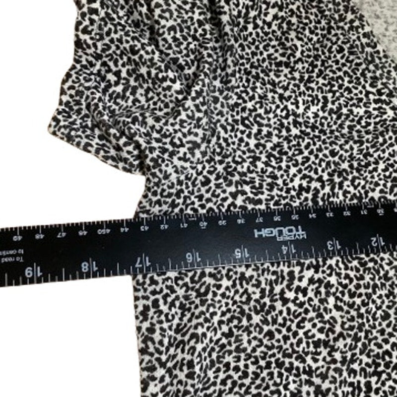 Athleta Black/White Leopard Print V-Neck T-Shirt  Sz S Athleisure Casual, Trendy