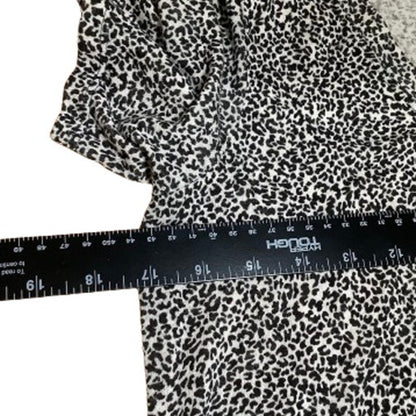 Athleta Black/White Leopard Print V-Neck T-Shirt  Sz S Athleisure Casual, Trendy