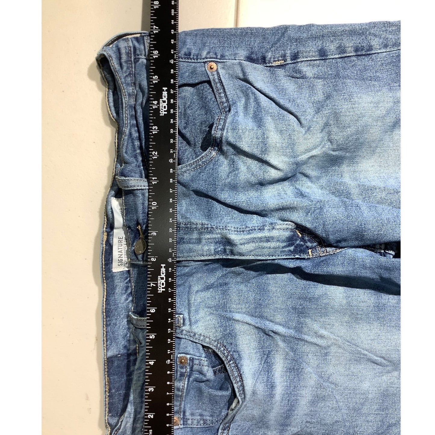 Levi’s Signature Jeans Denim Blue Me 34x34 — Straight Leg, Casual, Classic Fit