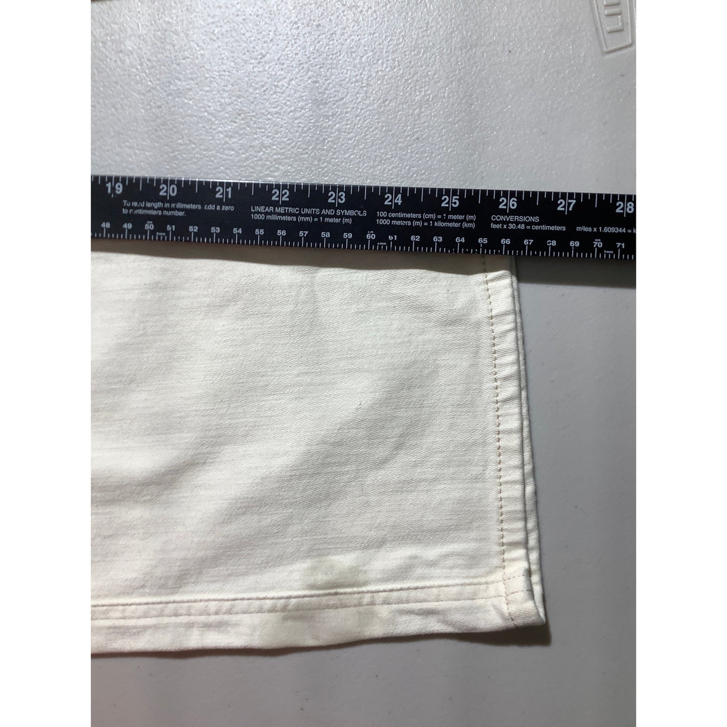 Levi’s High-Rise Straight Jeans Women’s Size 10 – Minimal, Classic, Timeless