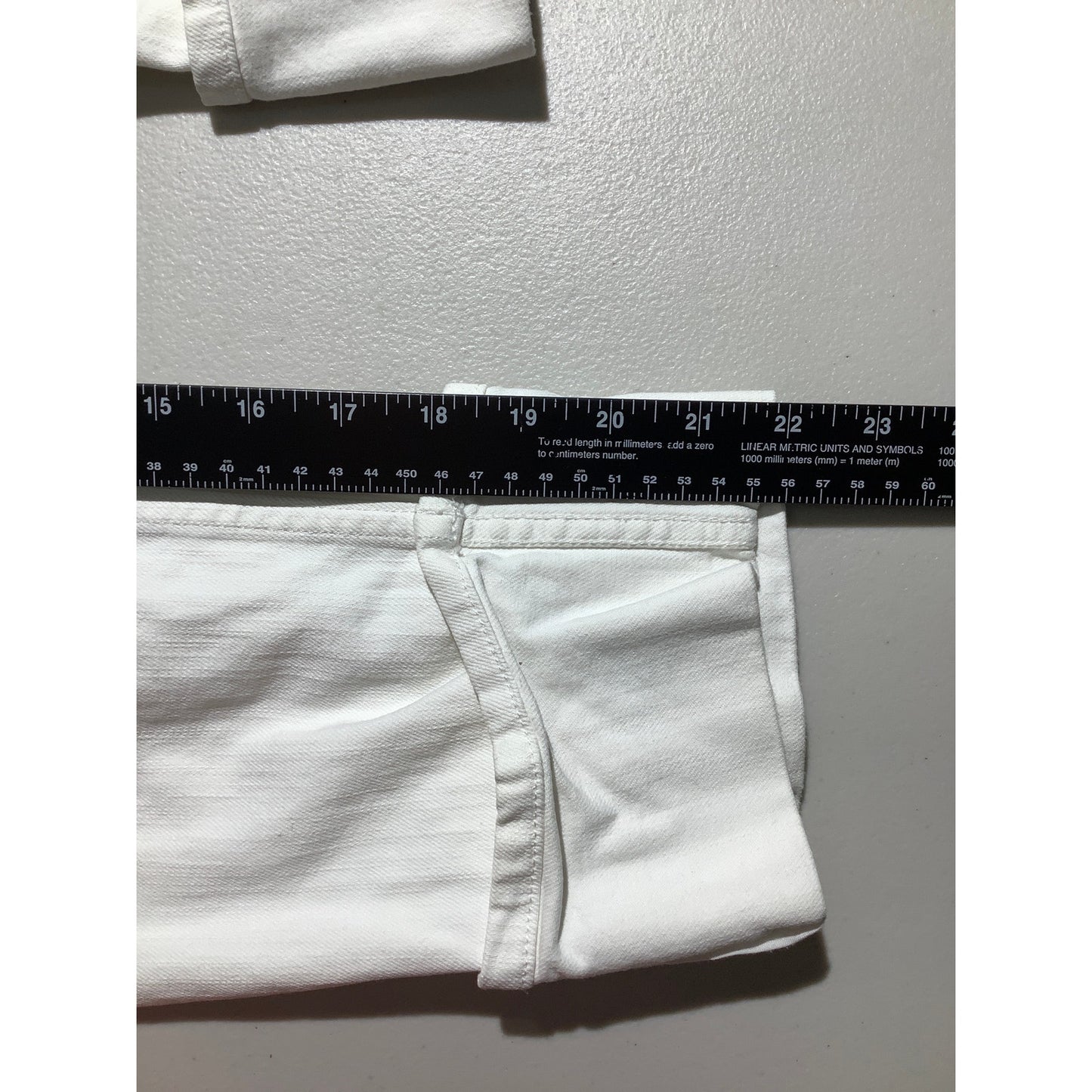 Banana Republic Women’s Capris Size 2 — White, Slim, Casual