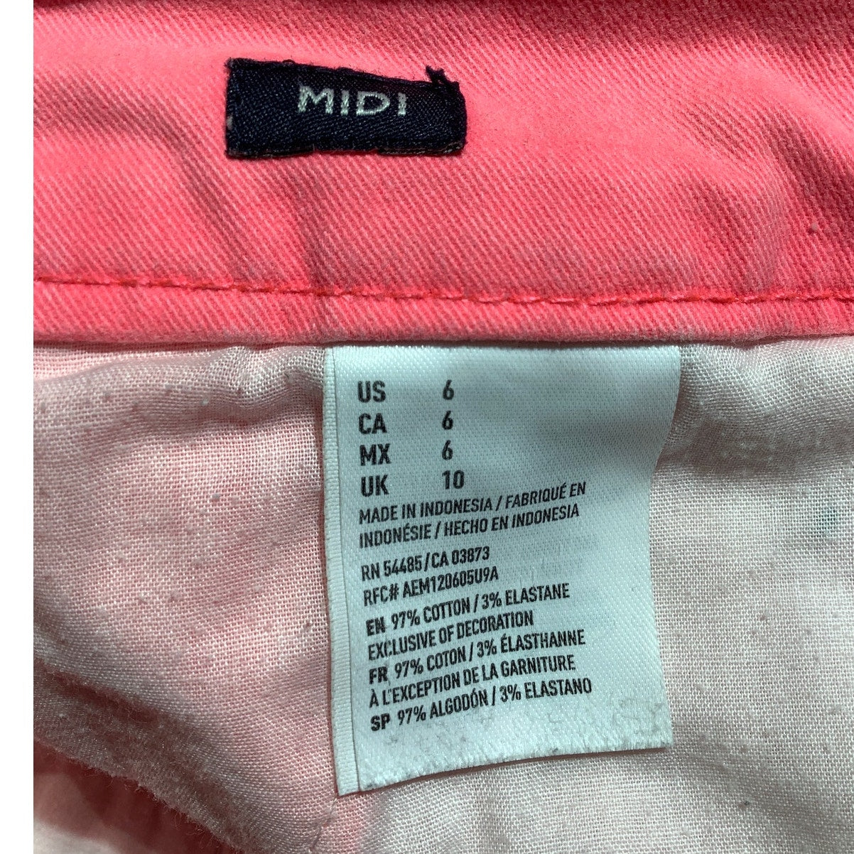 American Eagle Electric Pink Midi Chino Shorts Women’s 6 — Preppy, Y2K, Summer