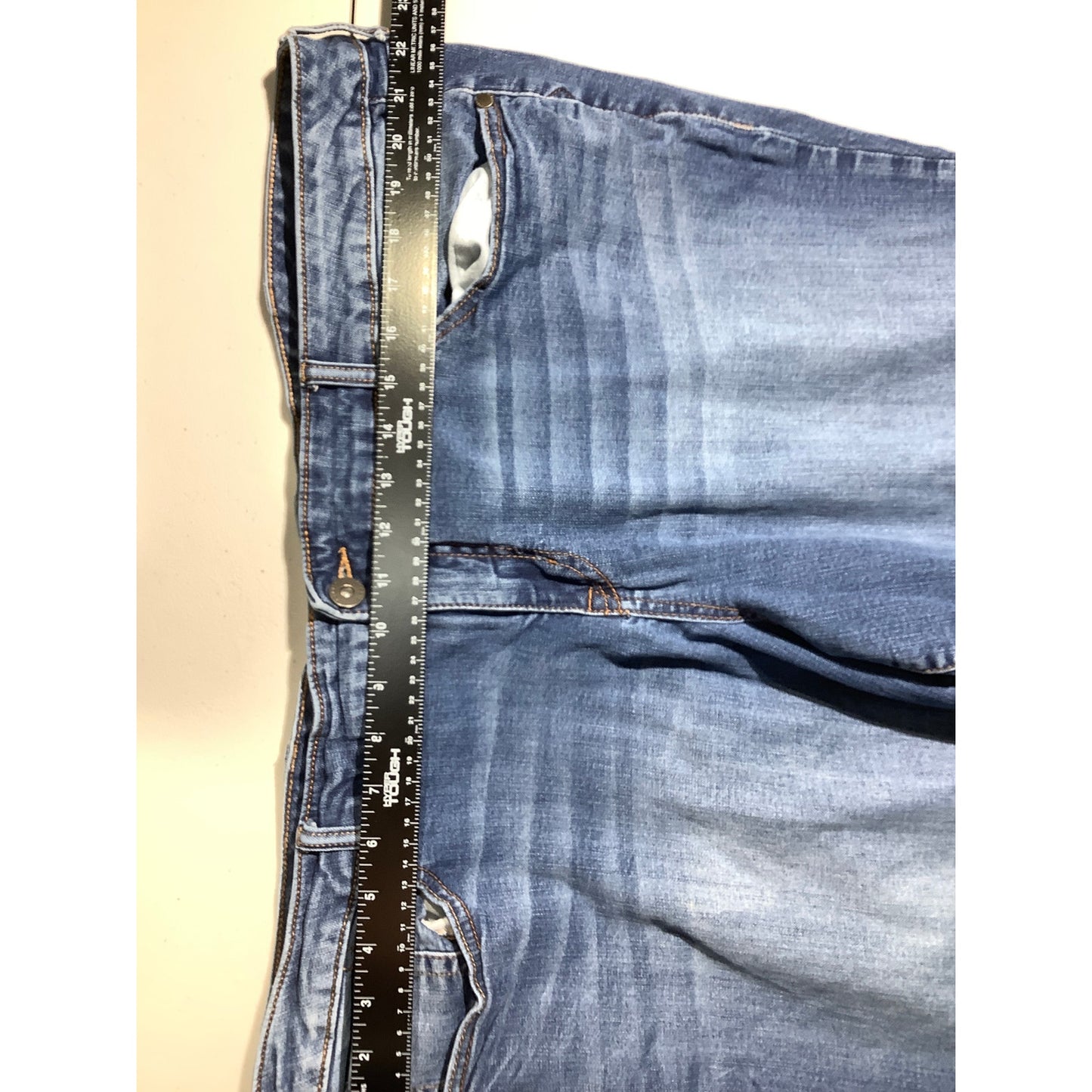 Torrid Denim Capri Jeans Blue Women's Size 24 — Distressed, Casual, Stretch