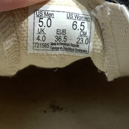 Vans Classic Slip-On Sneakers Men’s 5 / Women’s 6.5 — Casual, Skate, Streetwear