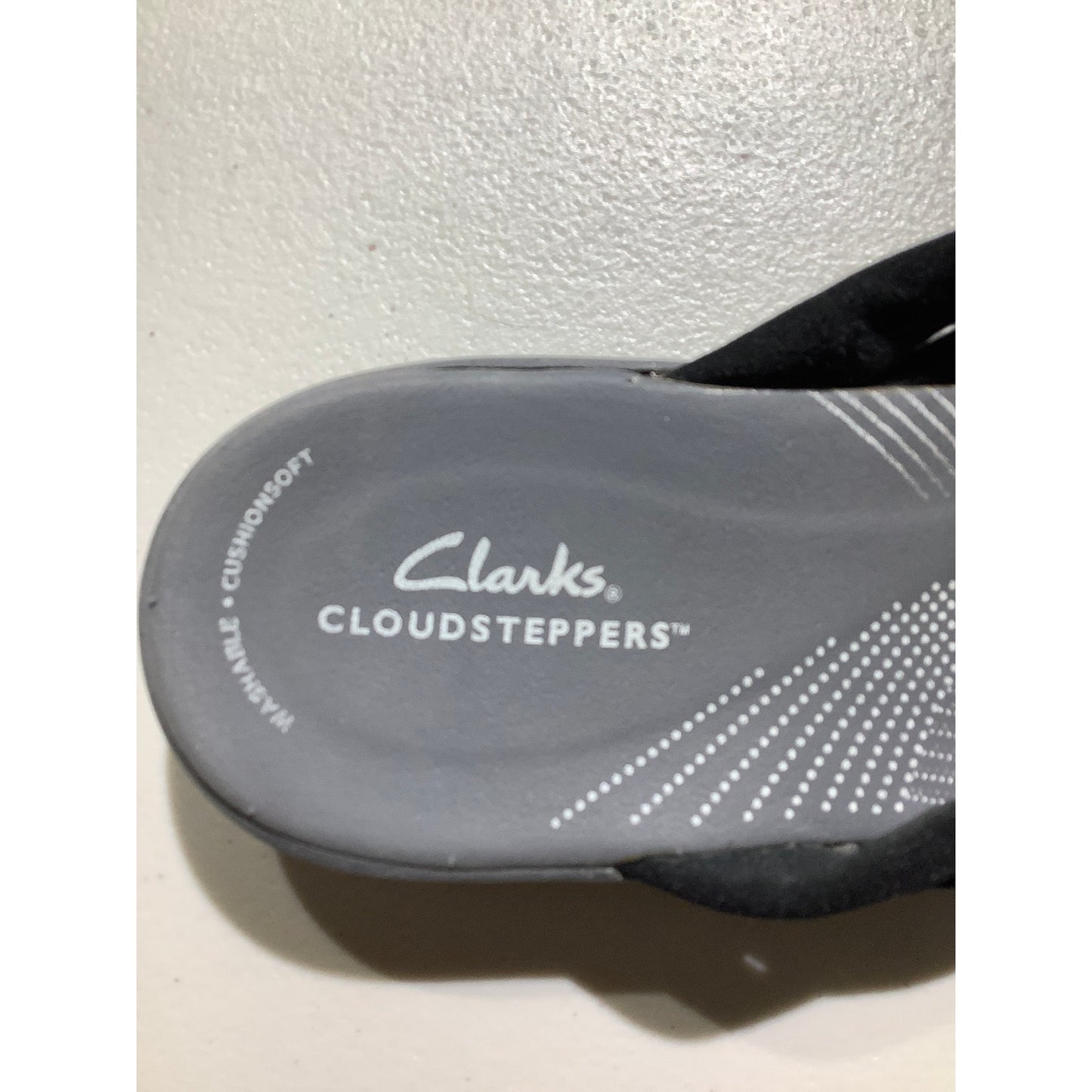 Clarks Cloudstepper Flip Flops Women’s Size 11 — Comfortable, Casual, Supportive