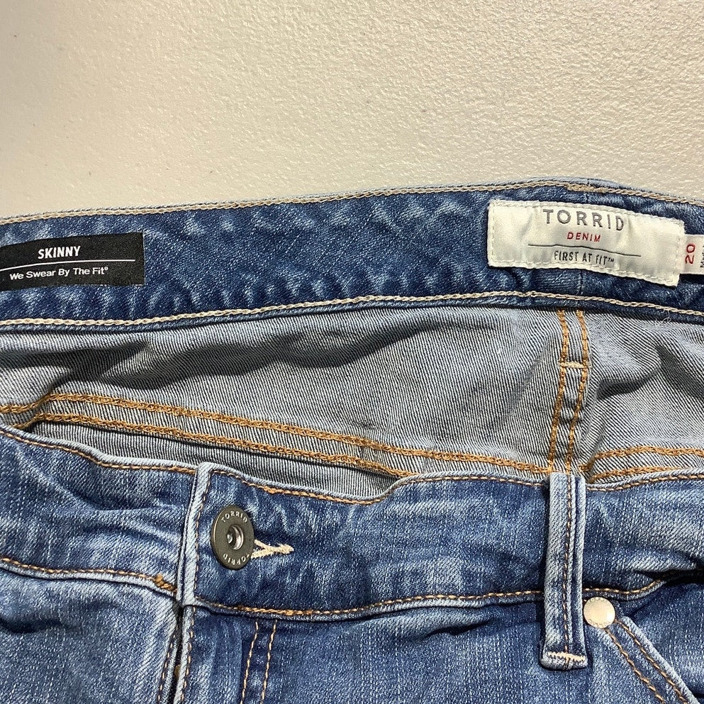 Torrid Light Wash Skinny Jeans Women’s 20 – First at Fit, Curvy Stretch Denim