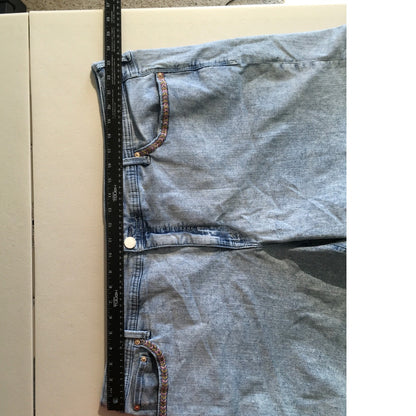 Seven7 Light Wash Denim Shorts Size 26 - Boho, Casual, Vintage