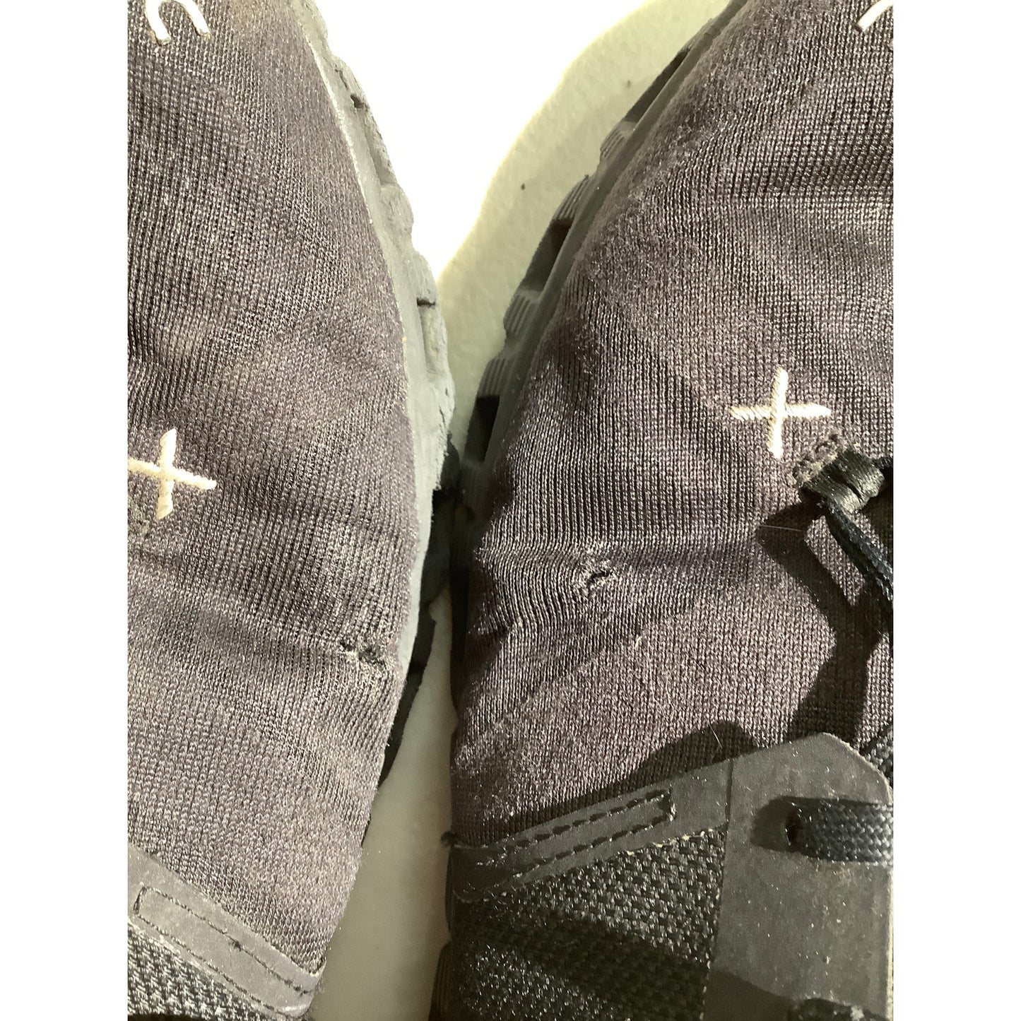 On Cloud Men’s Running Shoes Size 11.5 — Black, Cloud X, Athletic