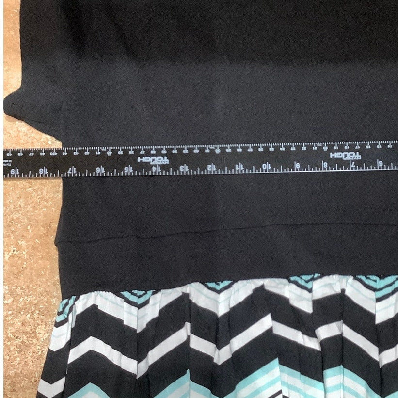 Torrid Dress Black and Zig Zag Pattern Sz 1 Work Office Career Casual Knee Length