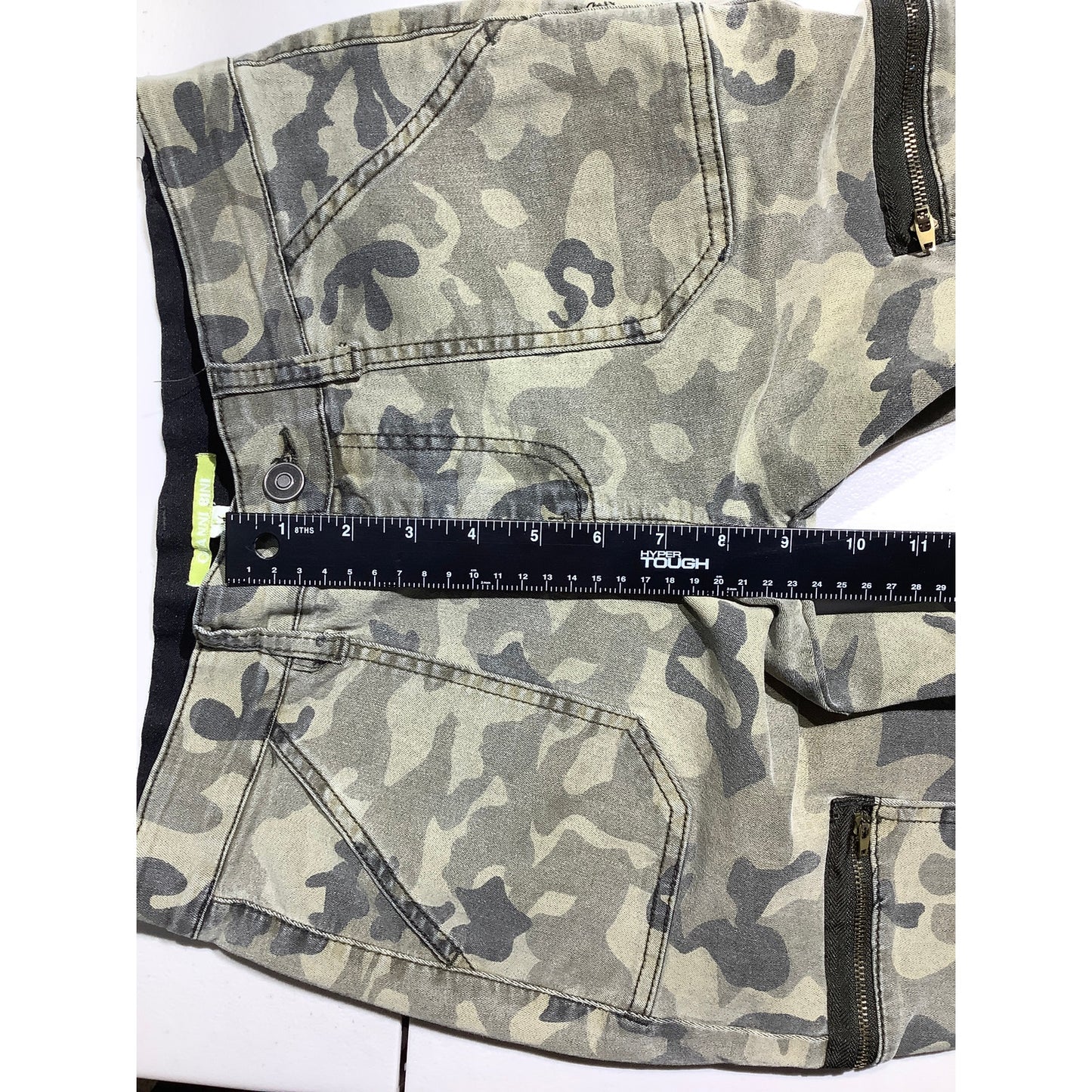 Gianni Bini Camo Pants Olive Green Women Size M — Cargo, Skinny, Zipper Pockets