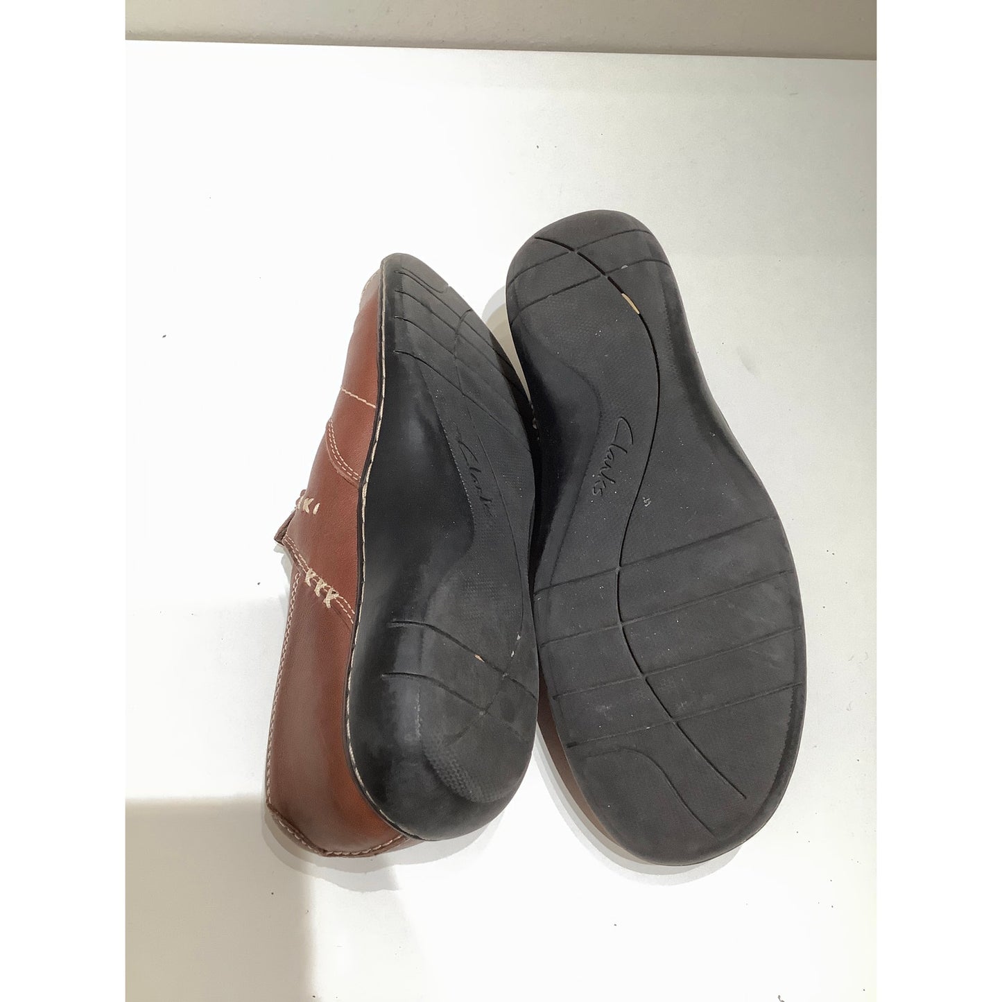 Clarks Collection Brown Clog Loafer Size 8.5 - Classic, Comfortable, Everyday