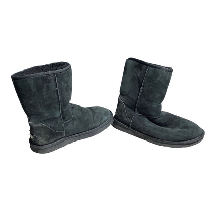 UGG Black Classic Short II Suede Sheepskin Boots Women 8 — Cozy, Winter, Comfort