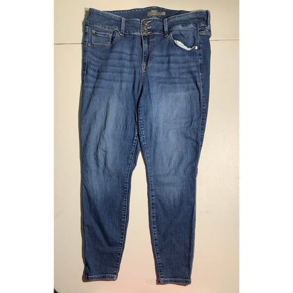 Torrid Women's 16 Short Dark Blue Super Soft Jegging Stretch Jeans