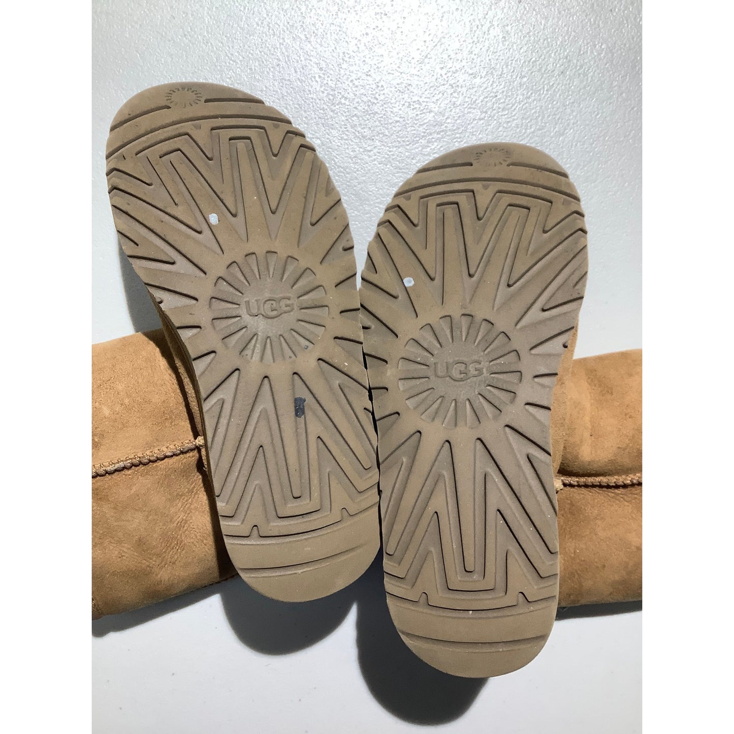 UGG Chestnut Suede Sheepskin Lined Boots Women 7 — Cozy, Winter, Classic