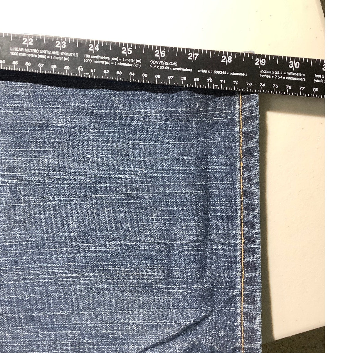 Levi's 559 Relaxed Straight Jeans Men’s Size 48W 30L — Relaxed, Classic, Durable