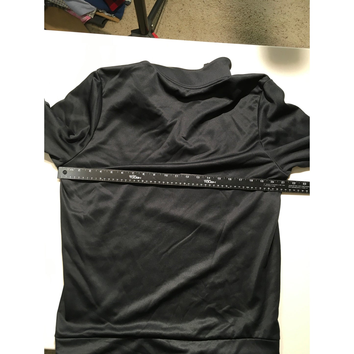 Under Armour Black 1/4 Zip Pullover Size M NWT - Athleisure, Sporty, Minimalist