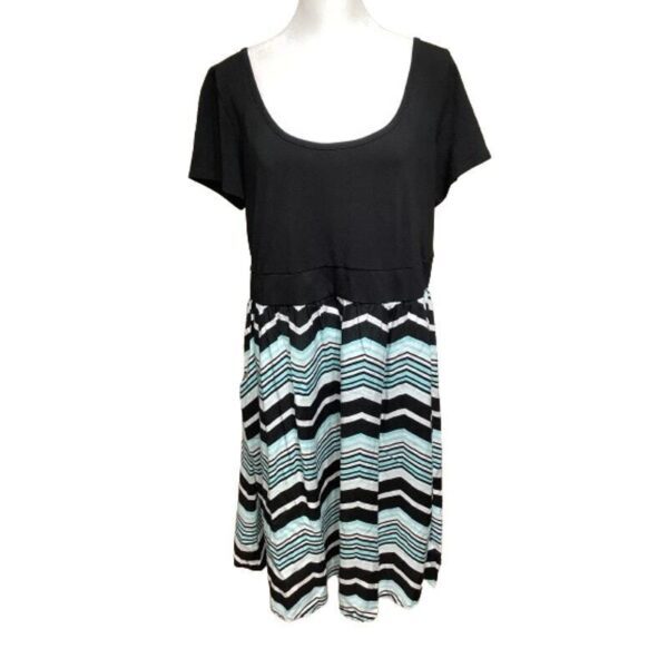 Torrid Dress Black and Zig Zag Pattern Sz 1 Work Office CareerKnee Length