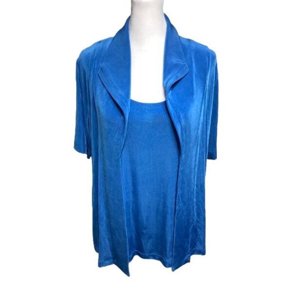 This image features a bright blue, short-sleeved, open-front velvet jacket on a white mannequin torso, showcasing a stylish, casual clothing piece.