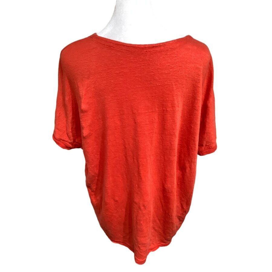 A plain, red short-sleeve t-shirt is displayed on a mannequin. The shirt has a relaxed fit with a simple, seamless design.