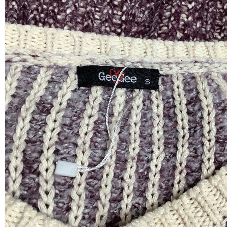 The image displays a close-up of a knitted garment with a tag labeled "GeeGee" and size "S", featuring beige and purple striped patterns.